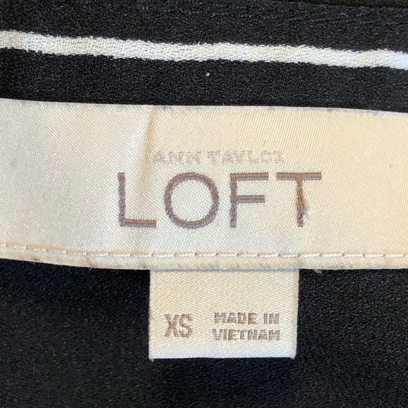 ⭐️ Ann Taylor LOFT Striped Long Sleeve Blouse EXTRA SMALL - Picture 7 of 12